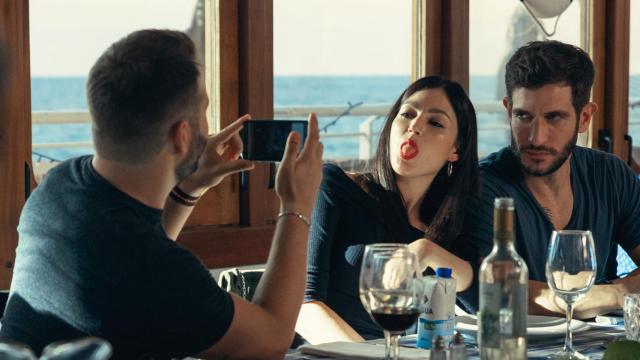 Úrsula Corberó y Quim Gutiérrez protagonizan 'El cuerpo en llamas', a las órdenes de Torregrossa.