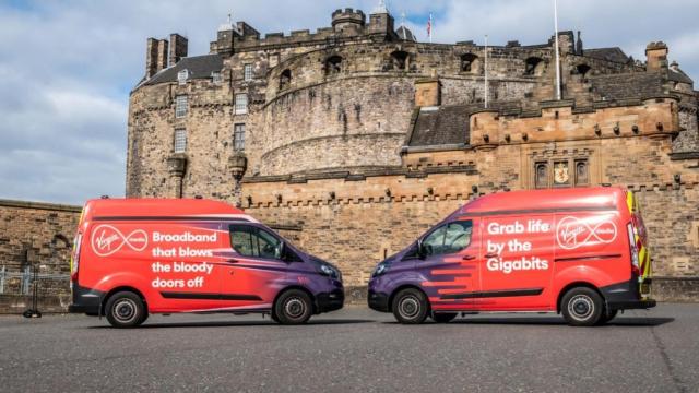 Furgonetas de Virgin Media O2 en Edimburgo.