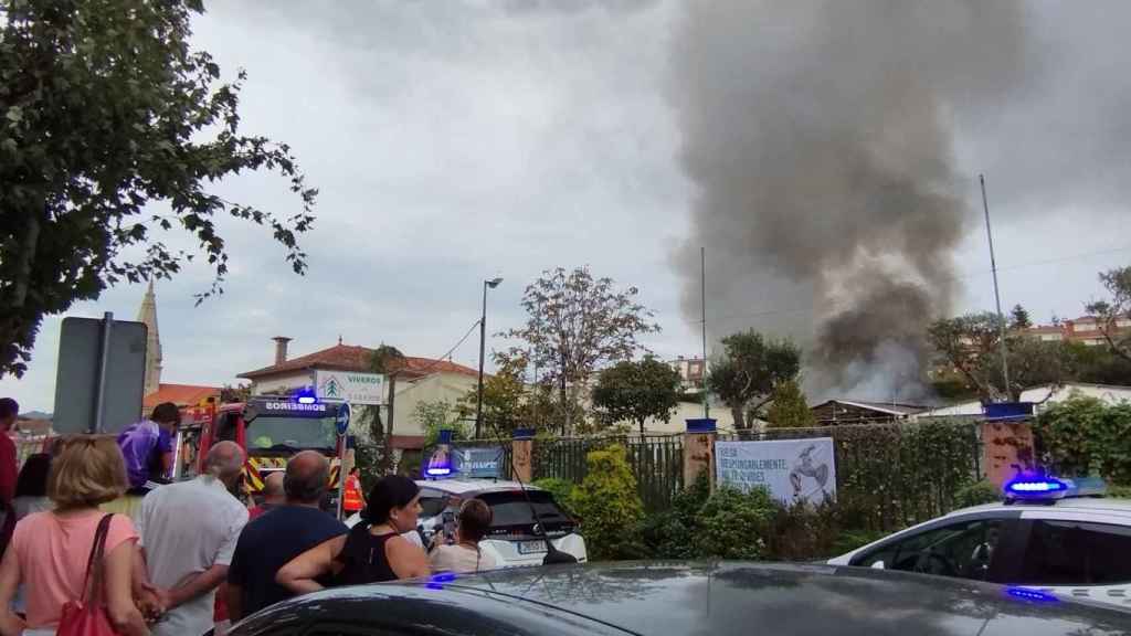 Incendio en las instalaciones de Viveros de Sabarís, en Baiona (Pontevedra).