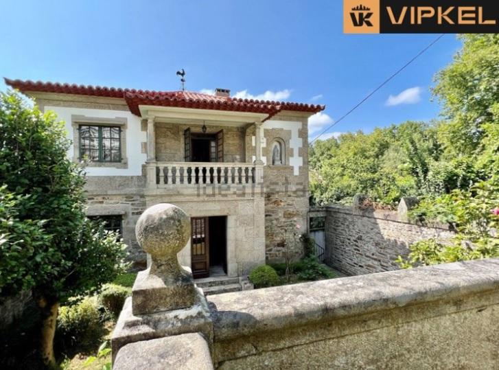 Edificio en venta en Xoán XXIII, en Santiago de Compostela (Idealista).