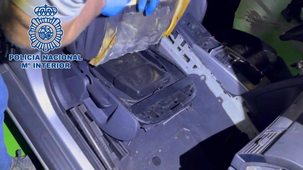 Droga bajo el asiento del vehículo del detenido en Ferrol.