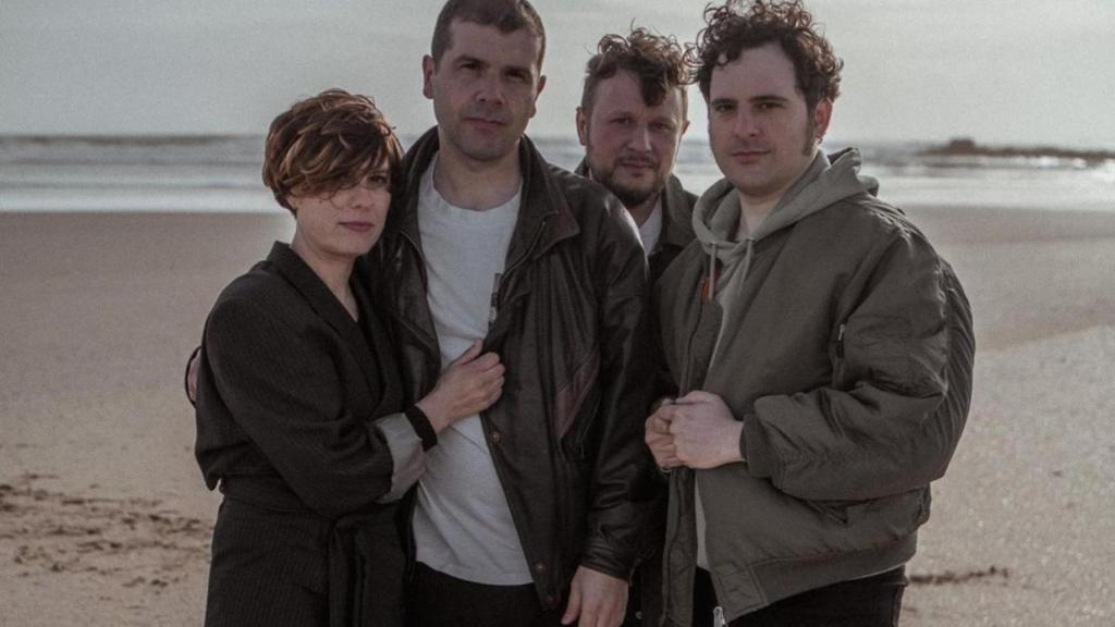 El grupo Triángulo de Amor Bizarro.