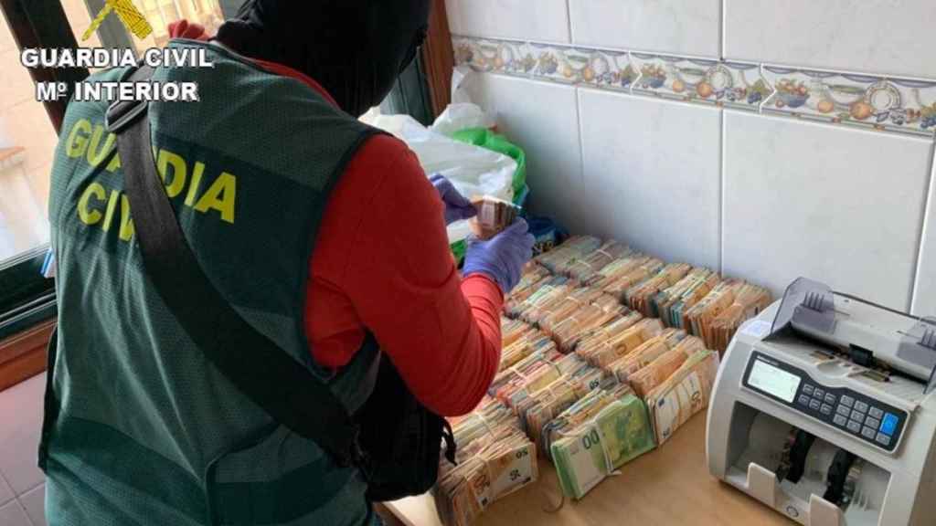 Dinero en metálico intervenido en un operativo antidroga en la provincia de Pontevedra.