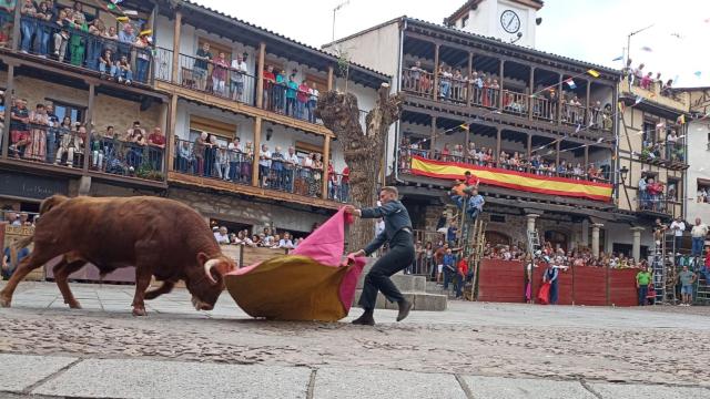 Festejo popular en San Esteban de la Sierra