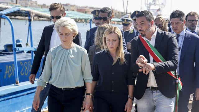 Ursula von der Leyen y Giorgia Meloni, durante su visita este domingo a Lampedusa