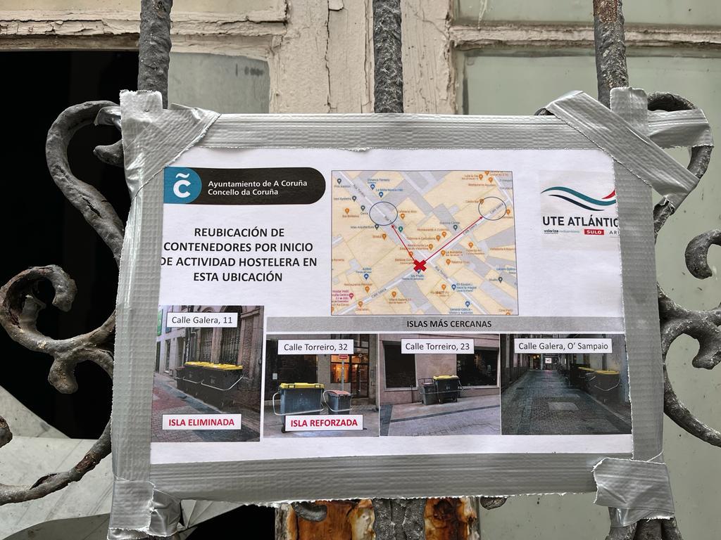 Cartel instalado por el Concello en el edificio donde entraron las ratas