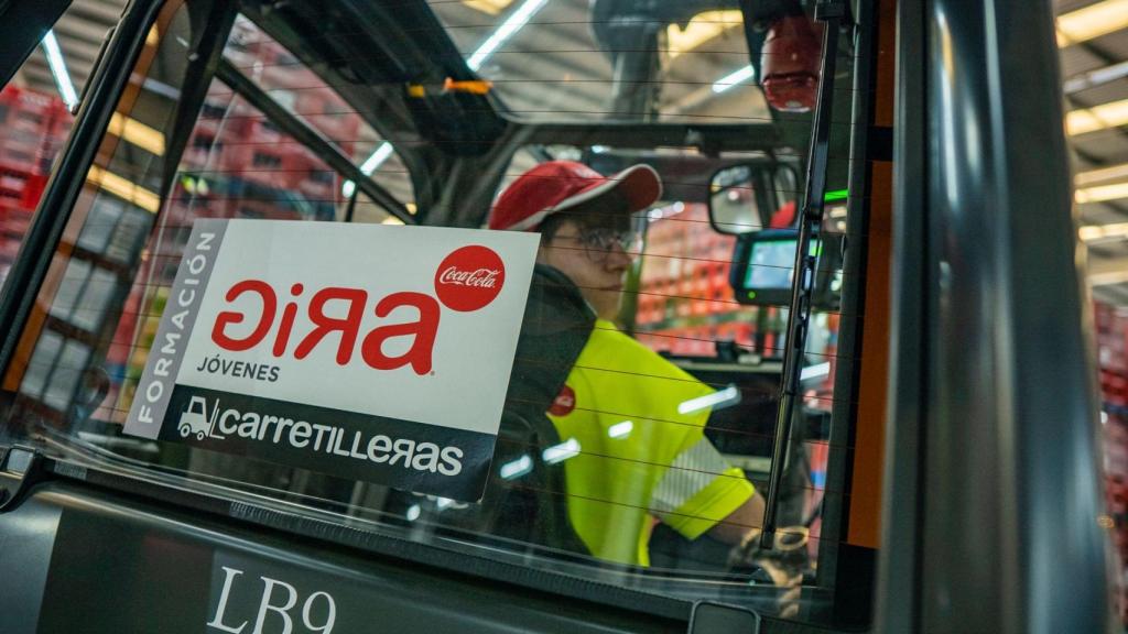 Escuela de Carretilleras GIRA Jóvenes Coca-Cola facilita a mujeres formación en el área industrial