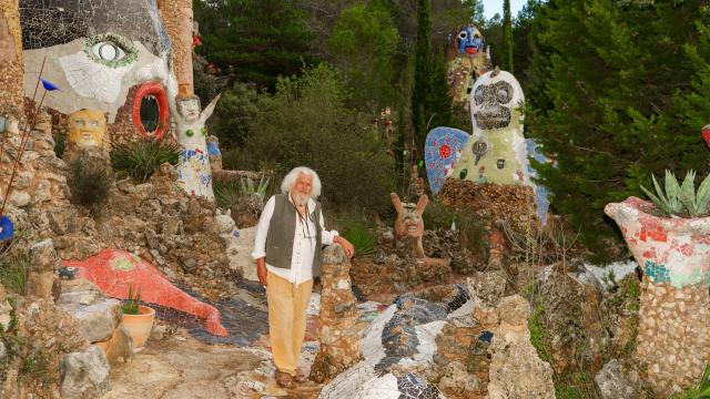 Buch nació en la Alemania de Hitler, su familia padeció los horrores de la Segunda Guerra Mundial y vino a España por primera vez en 1963