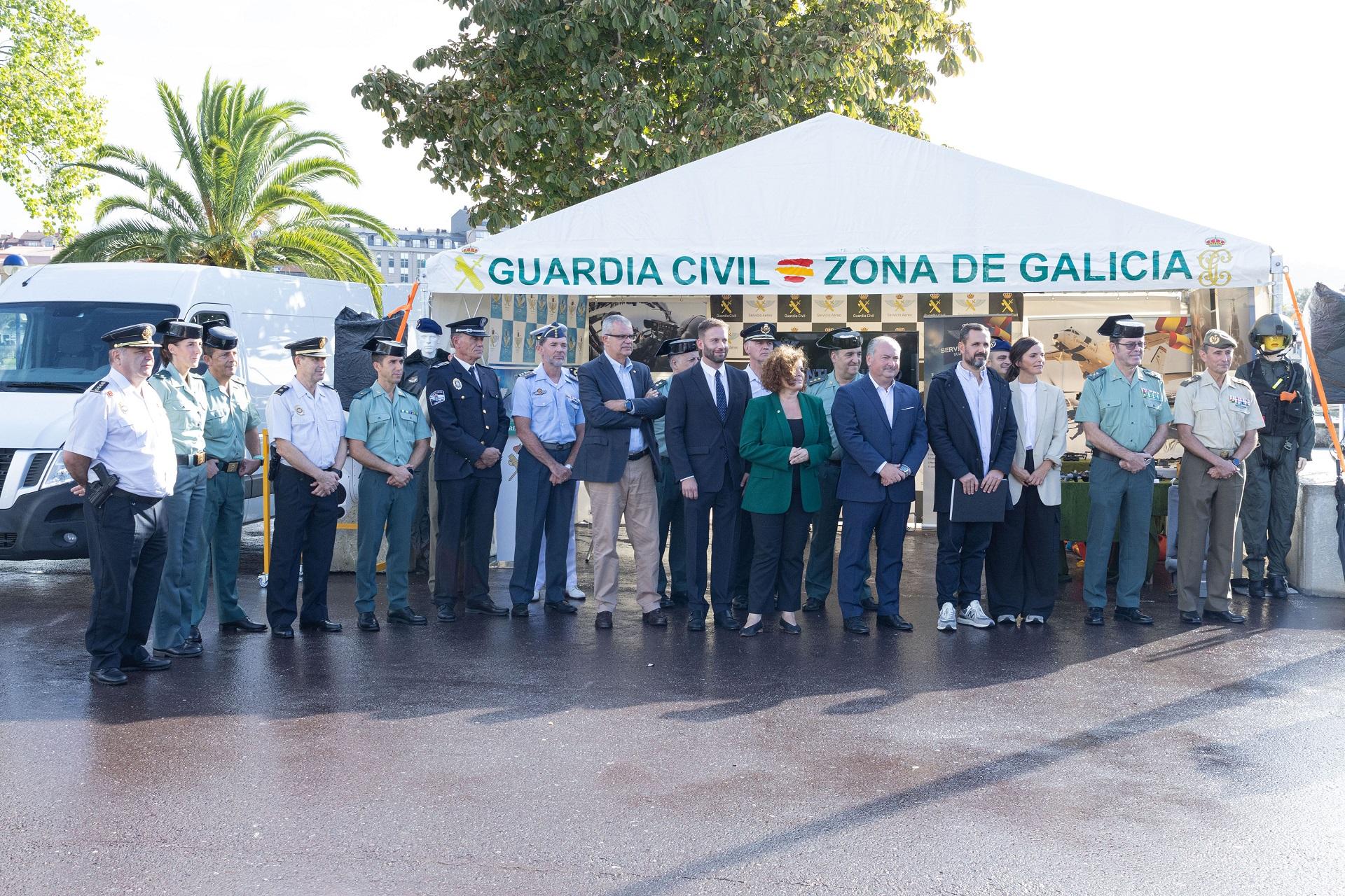 Inauguración de la exposición de la Guardia Civil (Culleredo).