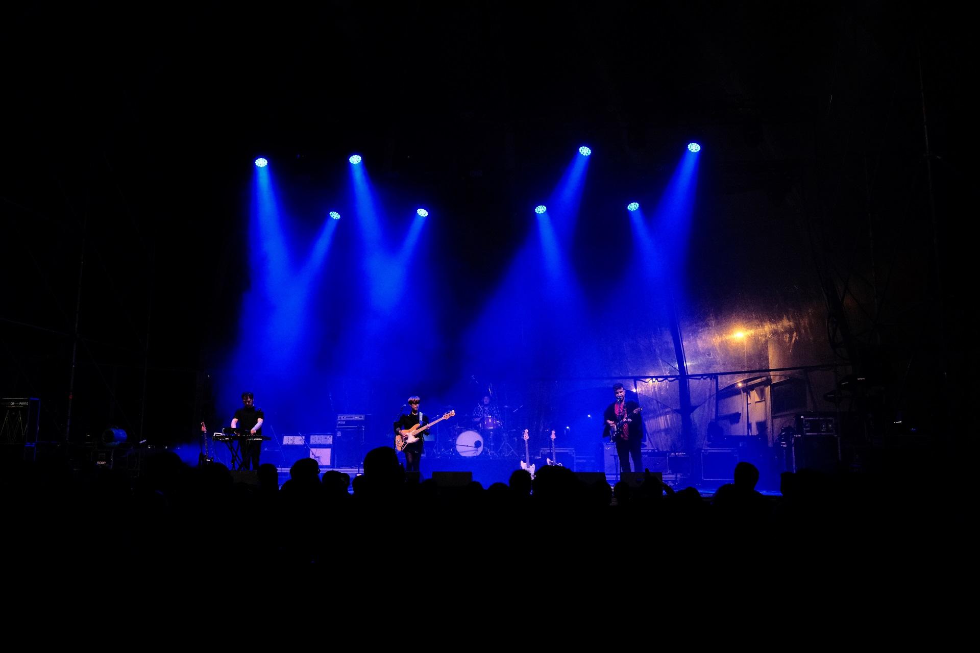 Triángulo de Amor Bizarro durante su actuación en Noites do Porto (Andrea Sánchez).
