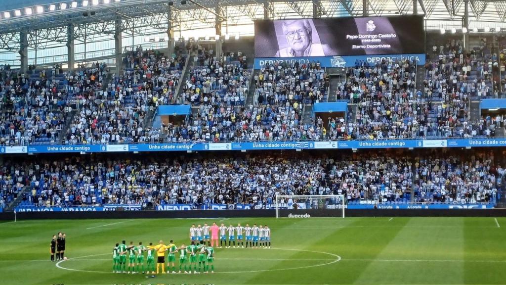 Minuto de silencio en honor a Pepe Domingo Castaño.