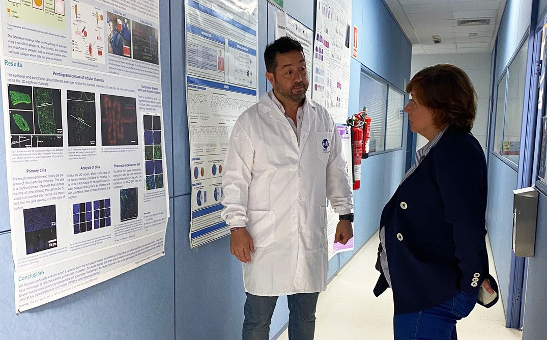 Dora Casal durante la visita a las instalaciones del NefroChus.