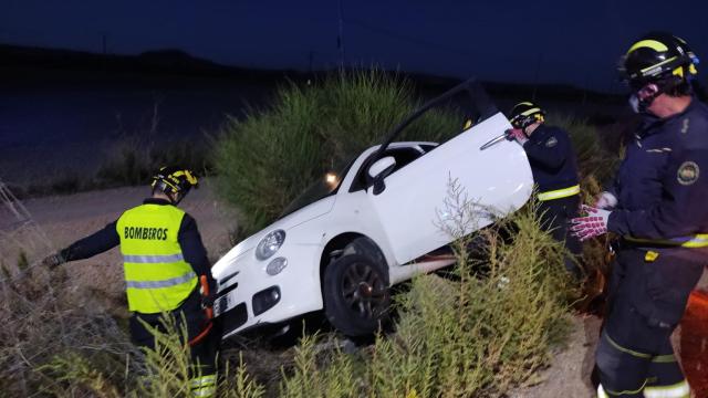 Coche siniestrado en la A-11