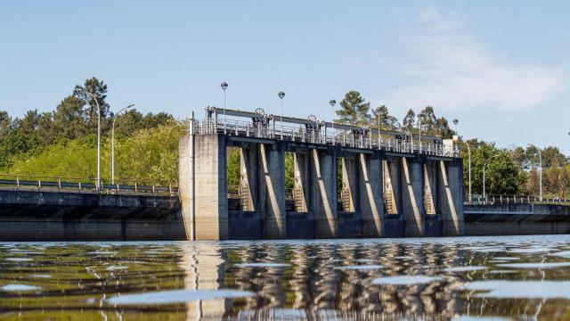 La presa del embalse de Cecebre.