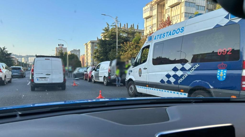 Accidente esta mañana a la altura de Pajaritas, en A Coruña.