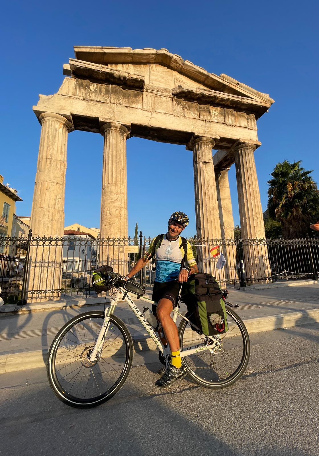 Arturo Piñeiro Rey durante su Camino de Santiago desde Atenas (Cedidas).