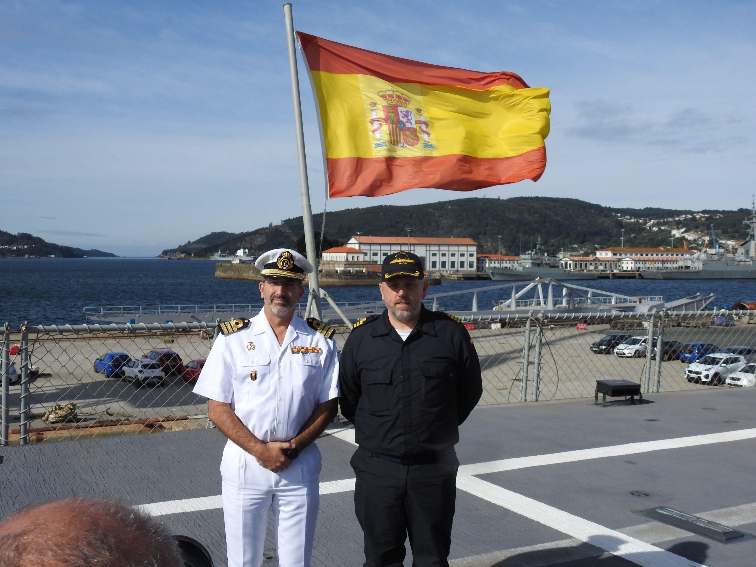El comandante de la 31ª Escuadrilla de Superficie y el comandante del ‘Patiño’