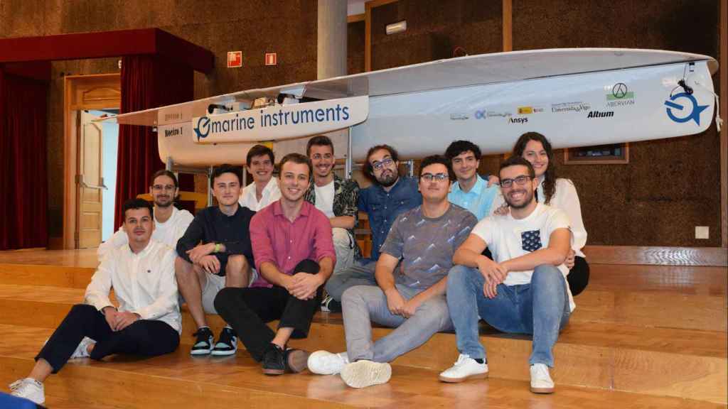 El equipo de estudiantes.