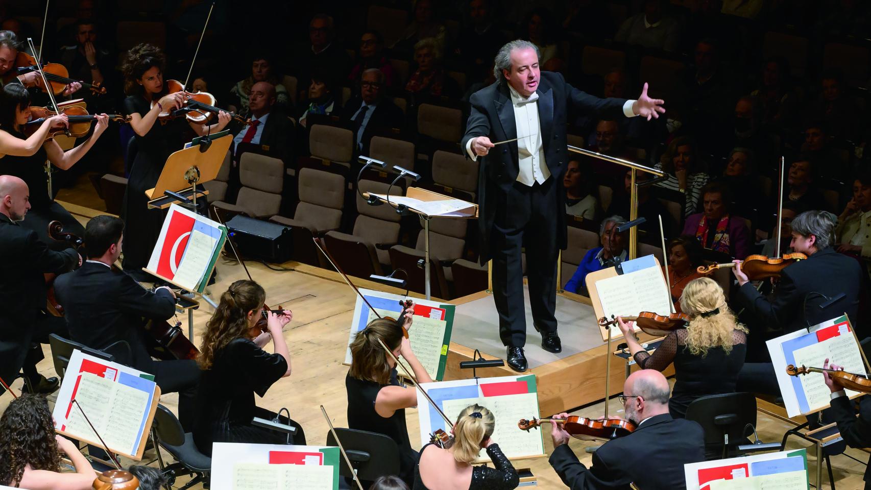 Juanjo Mena danza con la muerte en el podio de la Orquesta Nacional. Foto: Jaime Martín