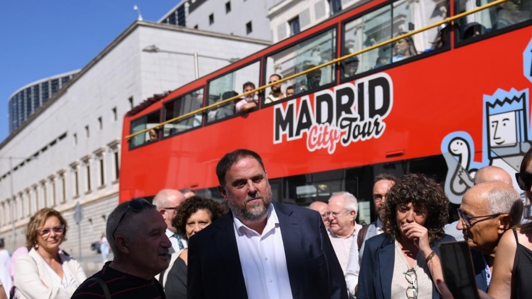 Oriol Junqueras, este jueves, ante el Congreso, en la carrera de San Jerónimo de Madrid.