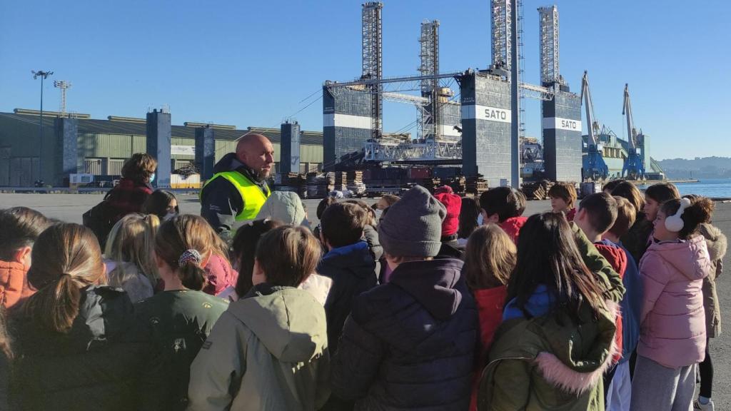 Visita de escolares al puerto de A Coruña.