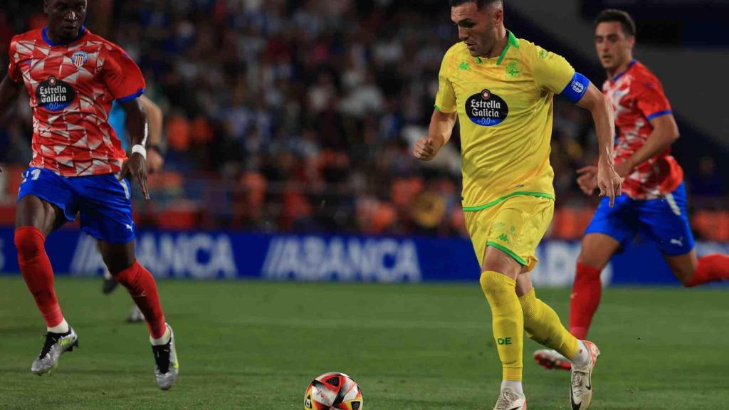 Lucas Pérez apura su recuperación para llegar al partido ante el Teruel