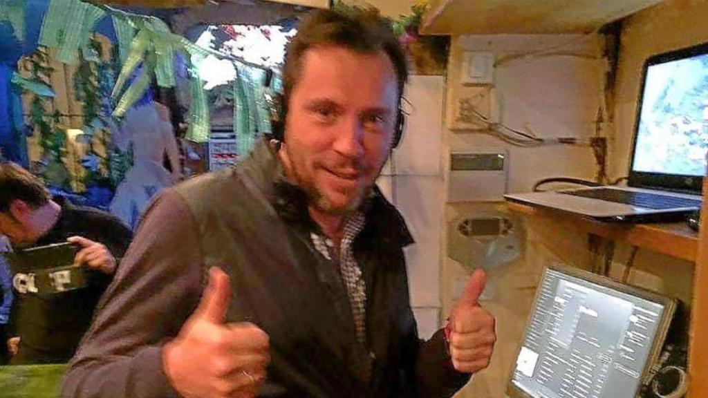 Óscar Puente en una noche de fiesta