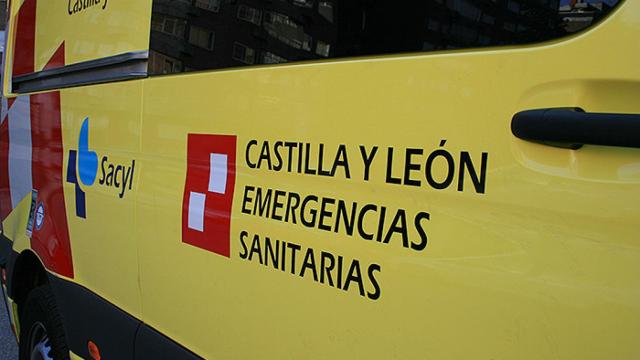 Imagen de una ambulancia medicalizada de Sacyl.