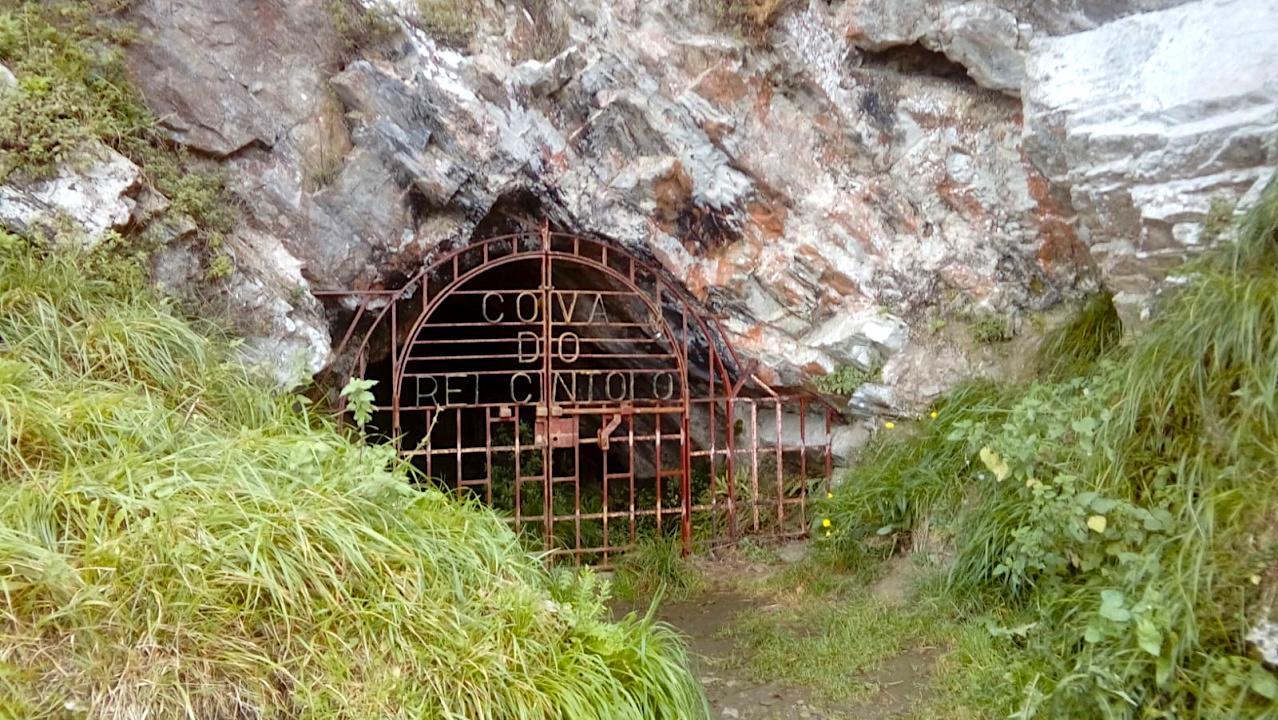Entrada a la Cova do Rei Cintolo, Mondoñedo. Foto: A Mariña Lucense