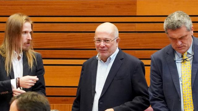 Pablo Fernández, de Unidas Podemos, Francisco Igea, de Ciudadanos y Pedro Pascual, de Por Ávila, en el debate del estado de la Comunidad de este martes.