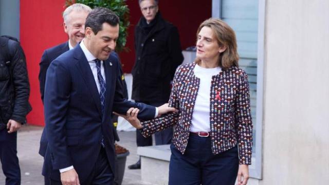 El presidente de la Junta de Andalucía, Juanma Moreno, y la ministra Teresa Ribera, en una imagen de archivo.