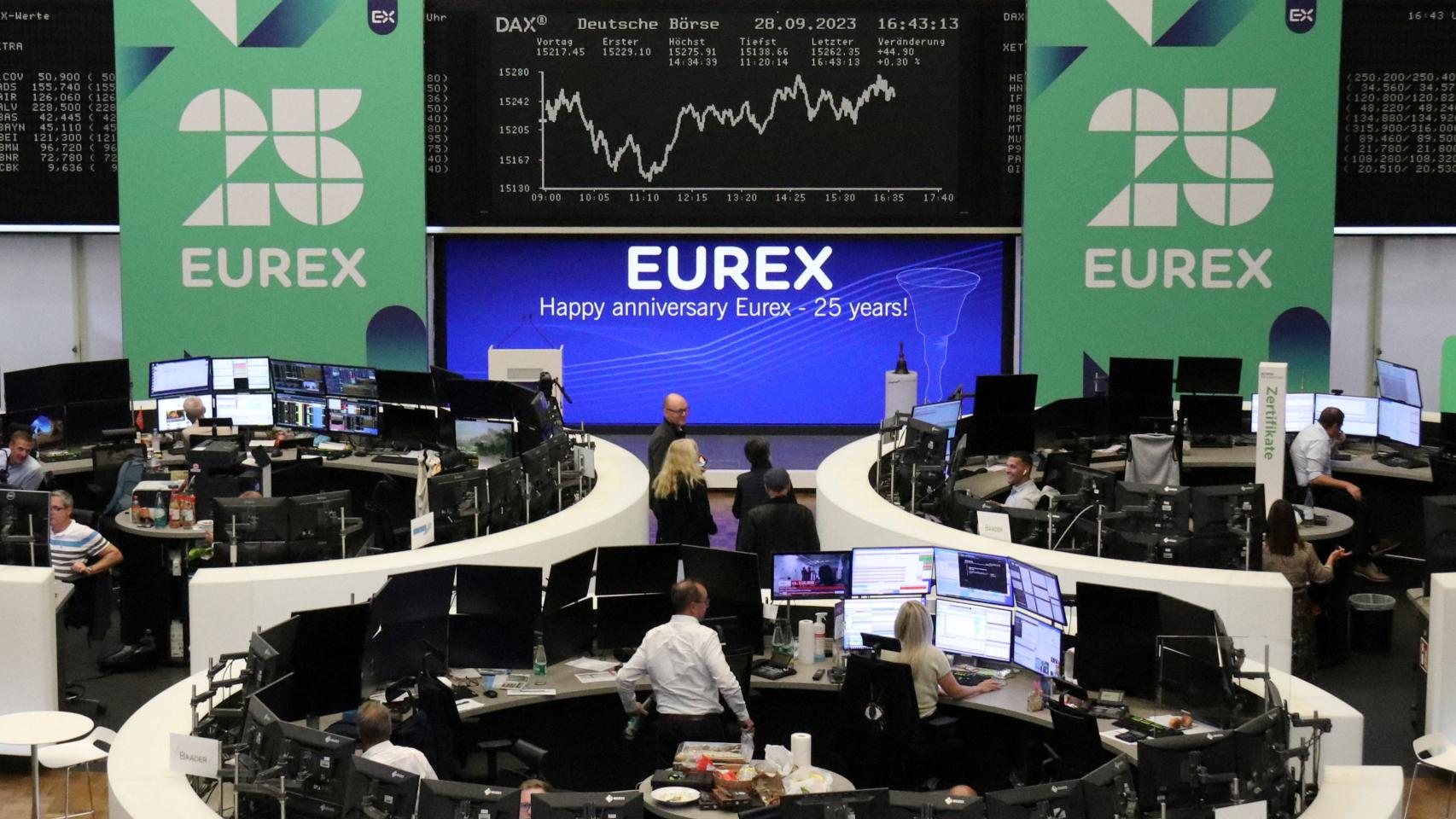 Un gráfico del Dax alemán en una pantalla de la Bolsa de Fráncfort.