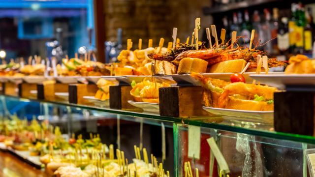 Conoce las mejores tapas de Madrid a partir de 3 euros: están en uno de los barrios más emblemáticos de la capital.