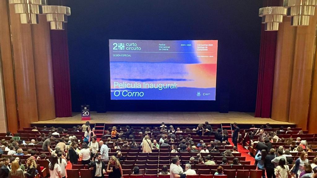 Instantes previos a la proyección de ‘O Corno’ durante la 20º edición del Festival Curtocircuito.
