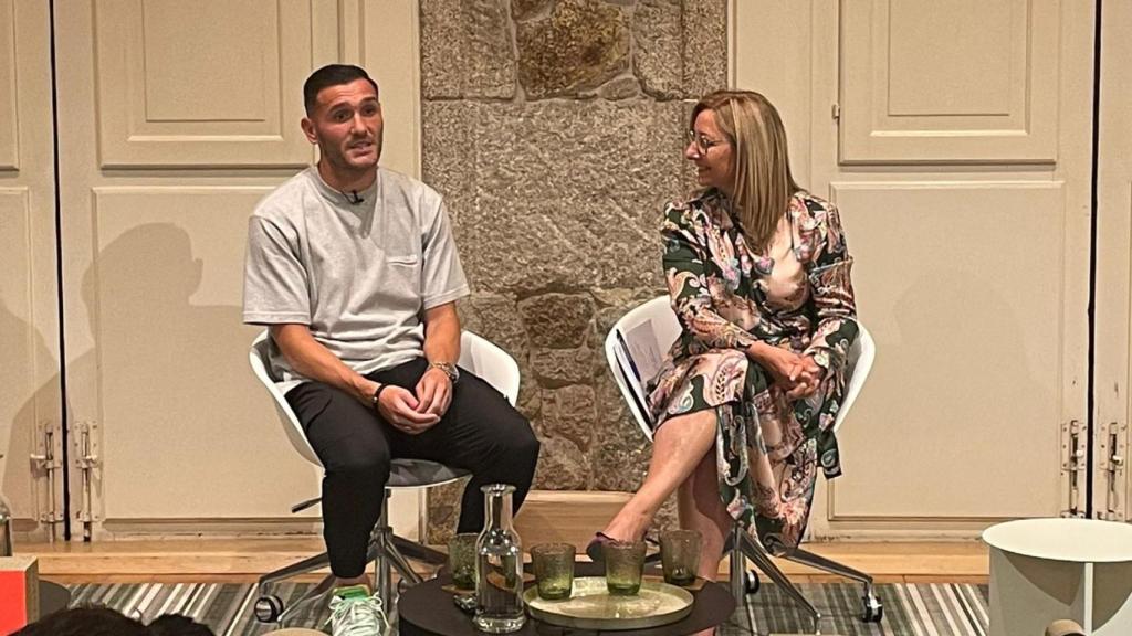 Lucas Pérez durante el encuentro en la Fundación Paideia.