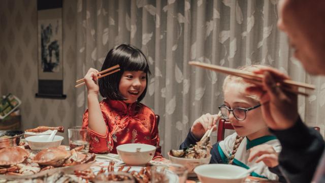 Daniela Shiman Yang y Valeria Fernández, en un momento de 'Chinas'