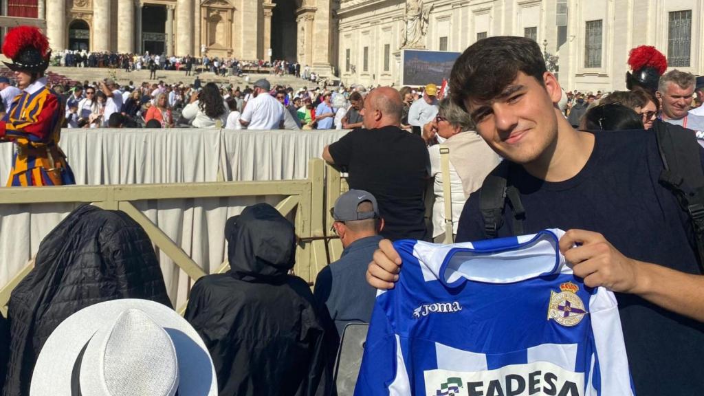 Miguel Rodríguez, el aficionado del Dépor en el Vaticano.