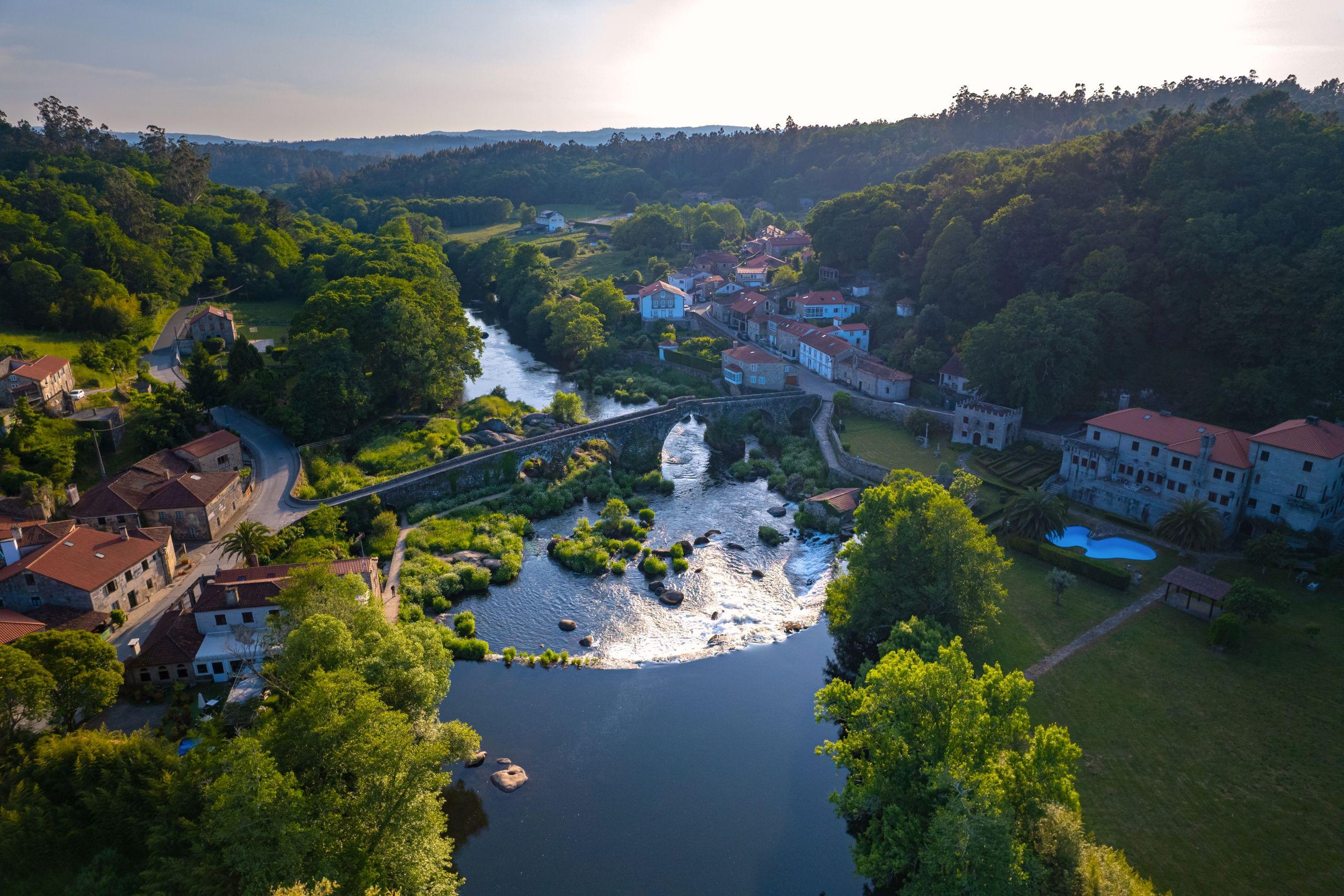 Vista aérea de A Ponte Maceira, Negreira, A Coruña. Foto: Shutterstock