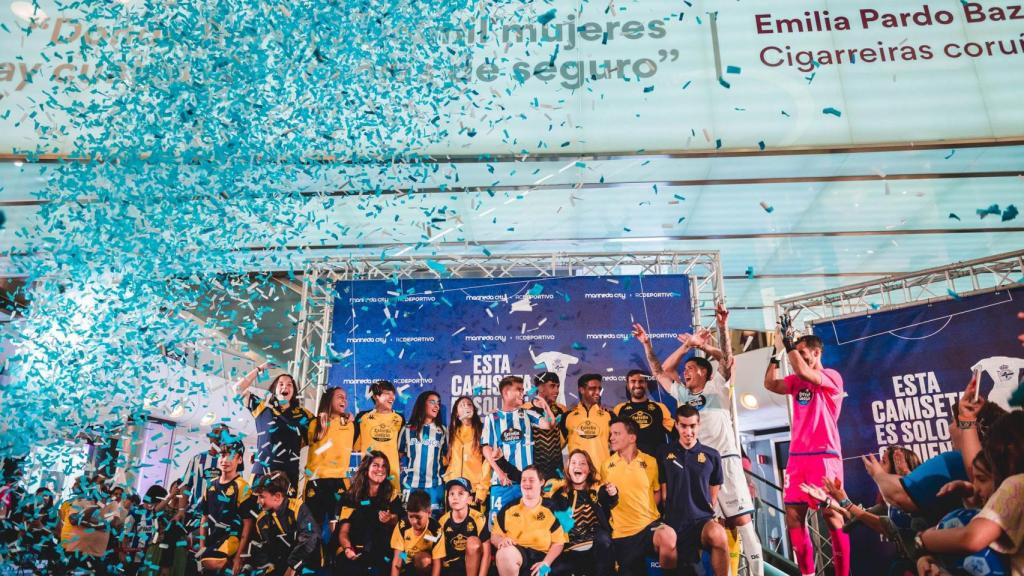 Marineda City acoge la presentación de las nuevas equipaciones del Dépor