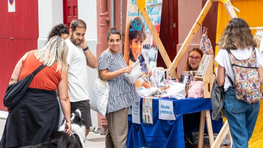 Una edición del Feirarrúa en el Orzán de A Coruña.