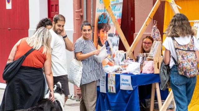 Una edición del Feirarrúa en el Orzán de A Coruña.
