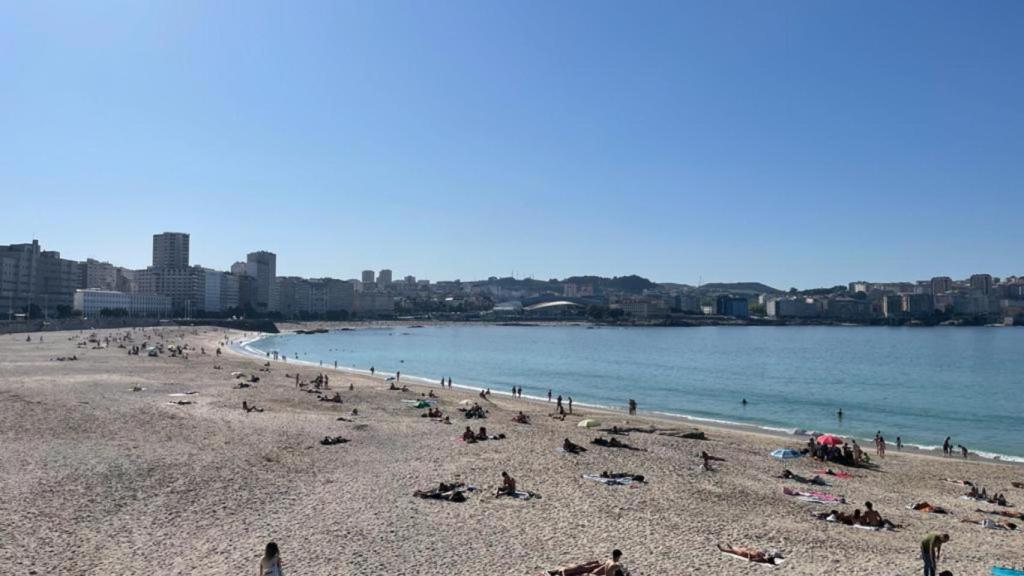 Playa de Orzán en una jornada de calor