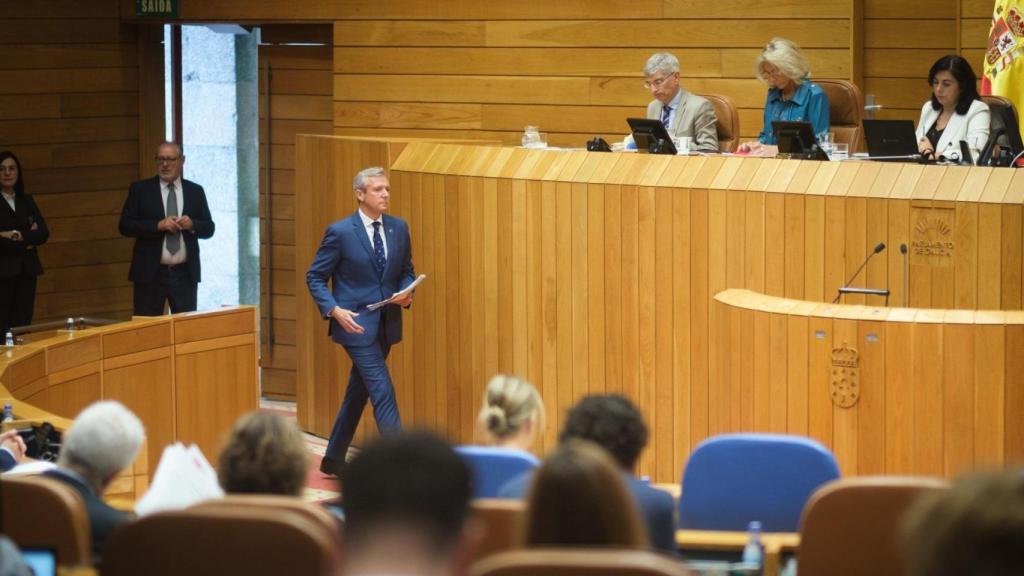 El presidente de la Xunta, Alfonso Rueda, a su llegada al Parlamento de Galicia.