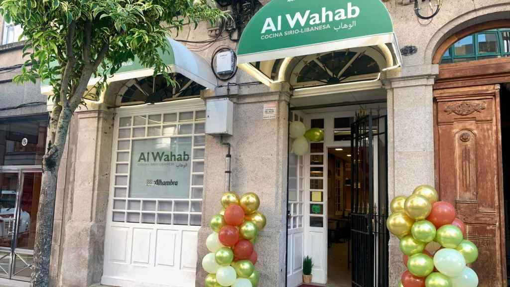 Fachada del nuevo restaurante, lista para celebrar su apertura.