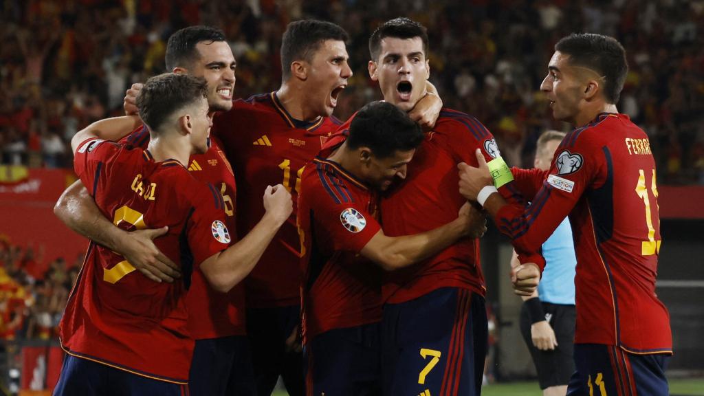 Los jugadores de la Selección celebran el 1-0 de Morata