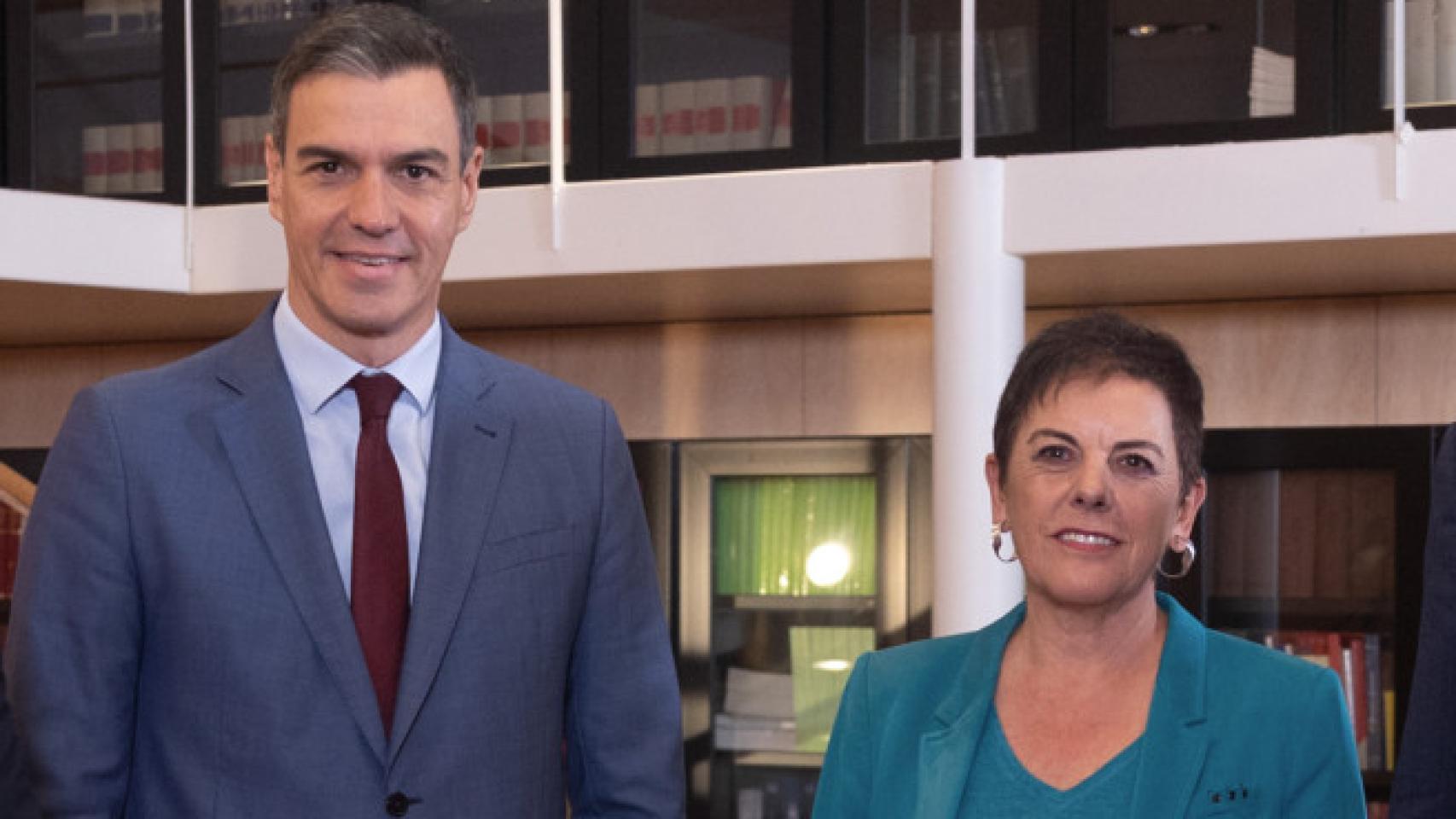 Pedro Sánchez y Mertxe Aizpurua, en su primer encuentro público con Bildu.