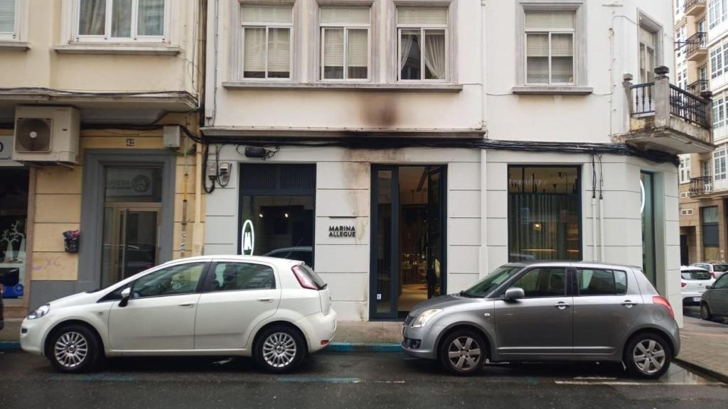 Fachada de la peluquería esta mañana