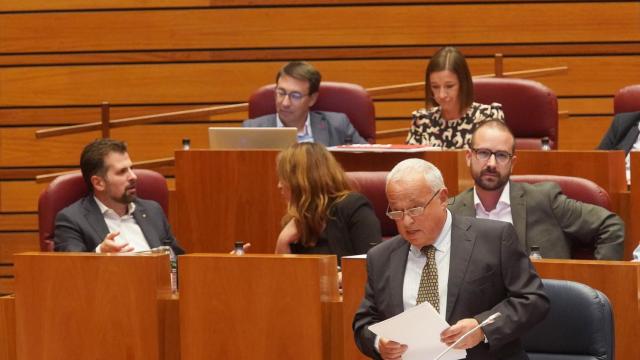 Intervención del consejero de Cultura Gonzalo Santonja en el pleno de las Cortes