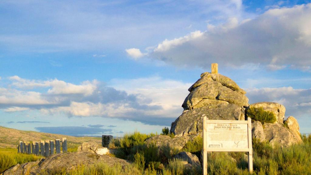 Penedo dos Tres Reinos, Serra de Marabón.