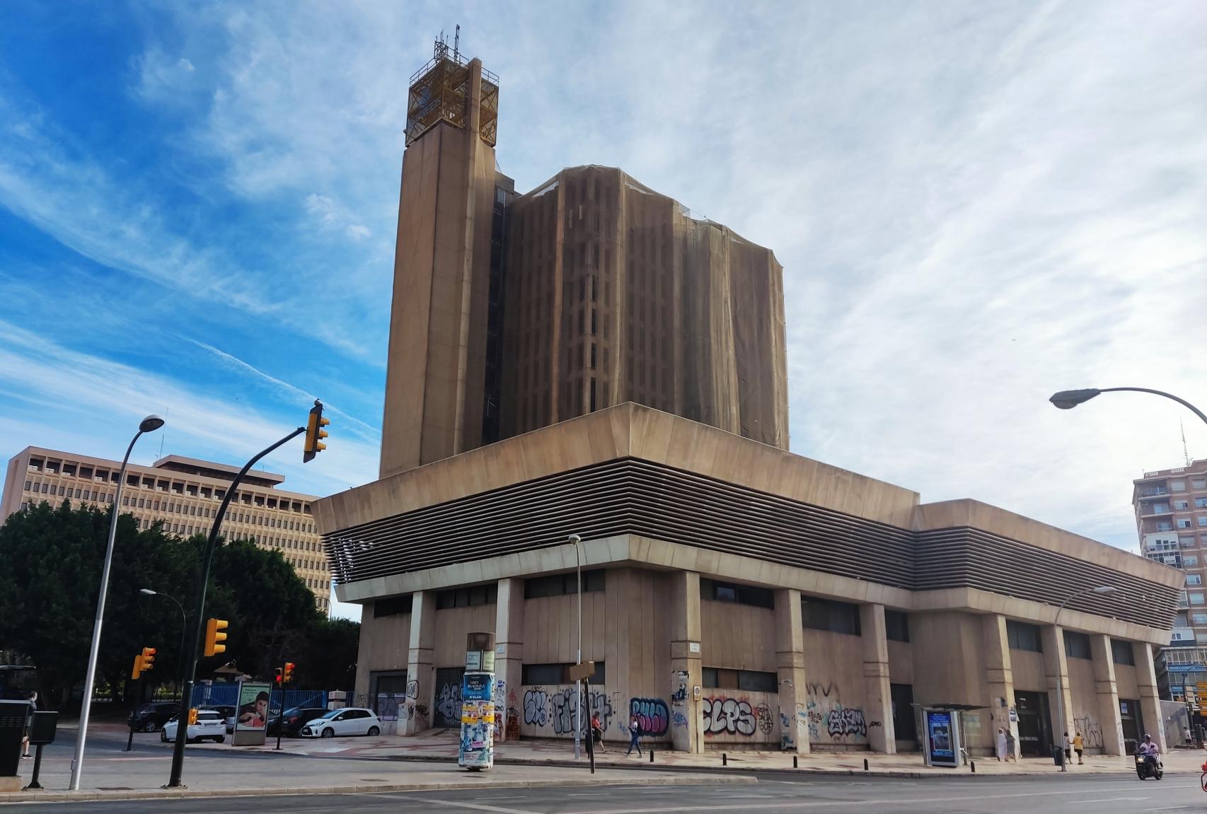 Vista del edificio de Correos y del zócalo sobre el que se levantaría la nueva edificabilidad proyectada.